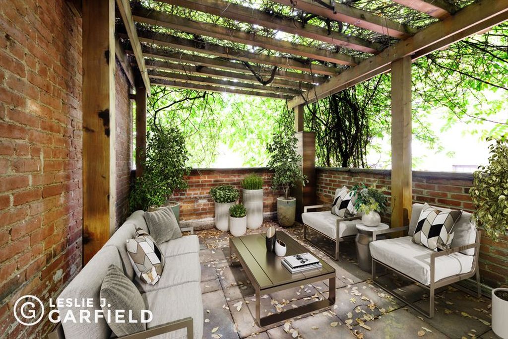 6 Bedroom 6 Bath Townhouse 3,700 Sq Ft in New York