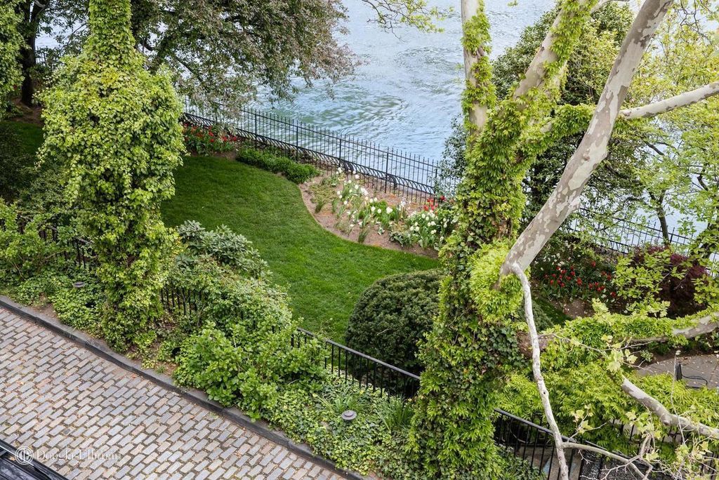 4 Bedroom 5 Bath Townhouse 4,400 Sq Ft in New York