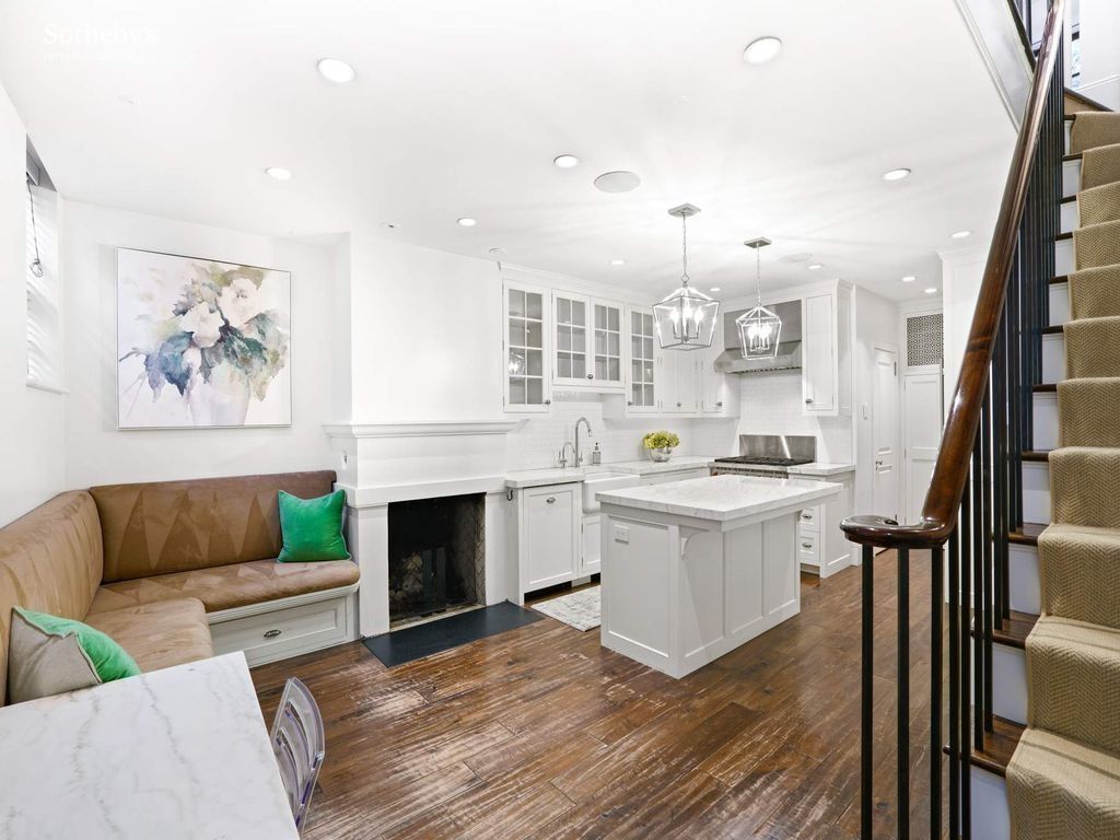3 Bedroom 2.5 Bath Townhouse 2,400 Sq Ft in New York