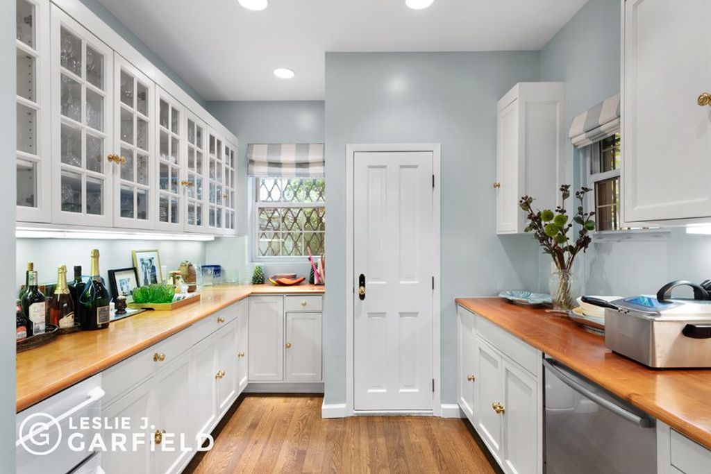 6 Bedroom 6 Bath Townhouse 3,700 Sq Ft in New York