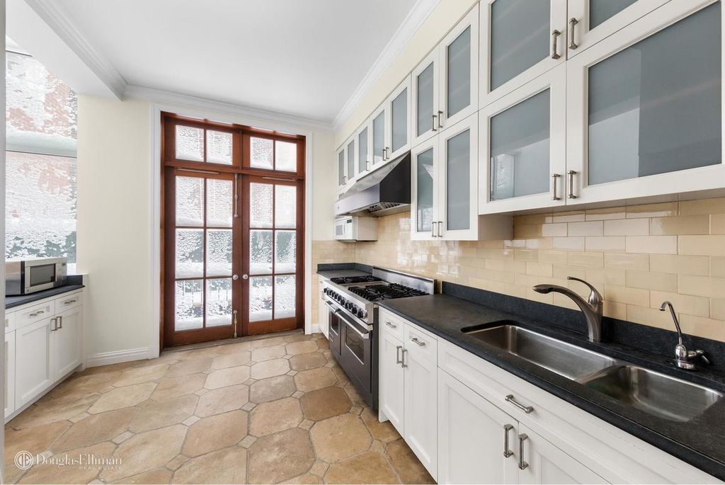 4 Bedroom 5 Bath Townhouse 4,400 Sq Ft in New York