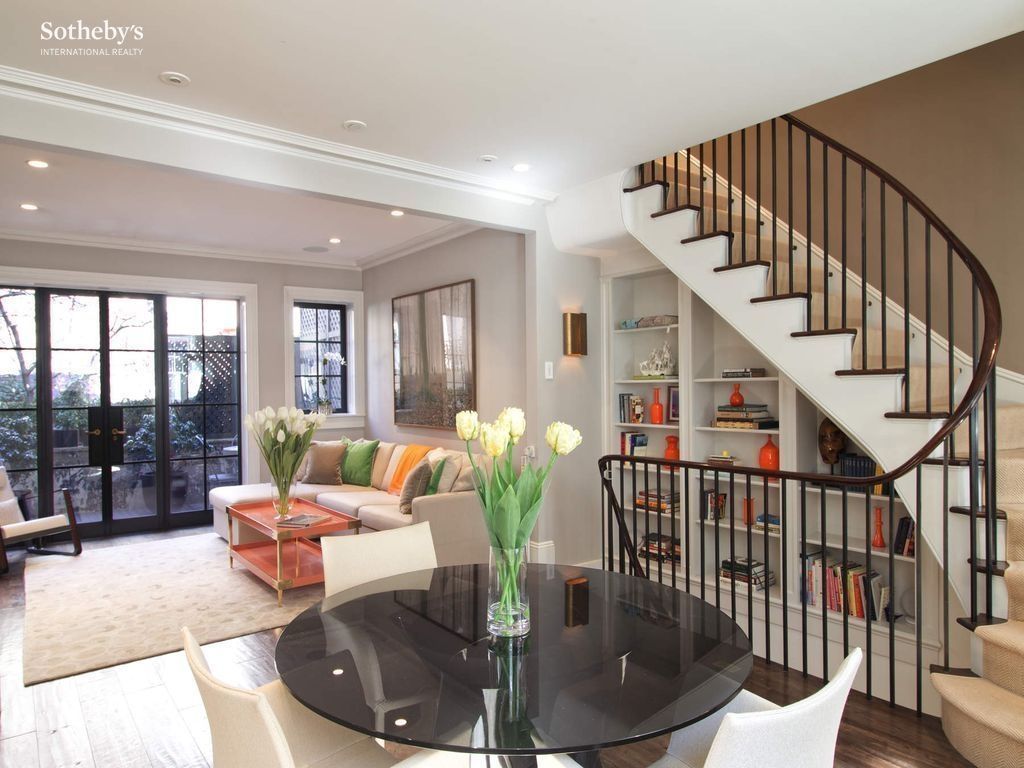 3 Bedroom 2.5 Bath Townhouse 2,400 Sq Ft in New York
