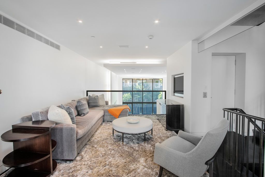 5 Bedroom 7 Bath Home 10,000 Sq Ft in New York