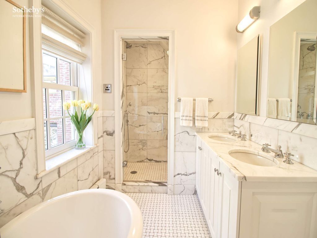 3 Bedroom 2.5 Bath Townhouse 2,400 Sq Ft in New York