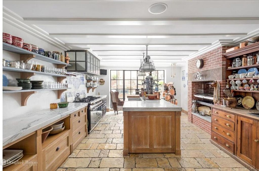 4 Bedroom 8 Bath Townhouse 4,930 Sq Ft in New York