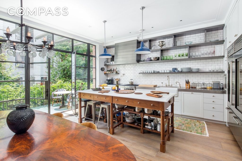 6 Bedroom 10 Bath Townhouse 4,875 Sq Ft in New York