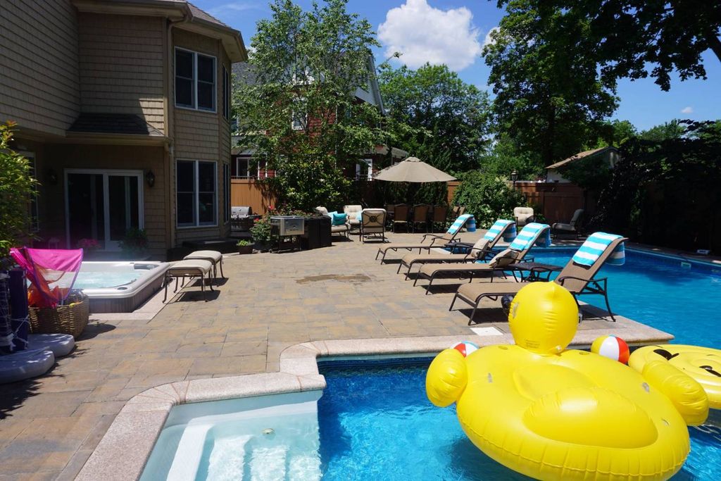 6 Bedroom Property in ZIP 10308 | High ROI Investment Opportunity Near NYC