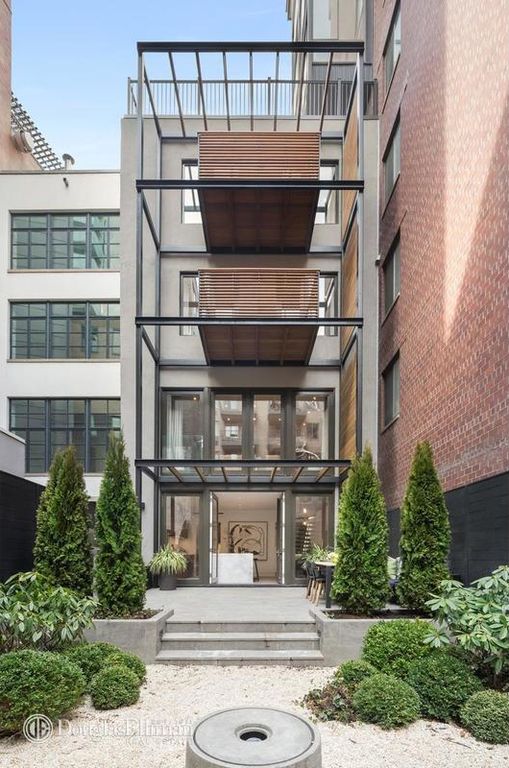 5 Bedroom 4 Bath Townhouse 4,334 Sq Ft in New York