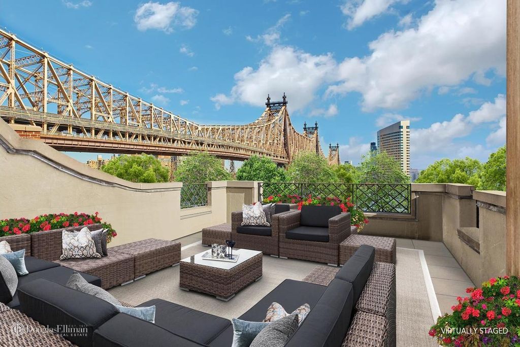 4 Bedroom 5 Bath Townhouse 4,400 Sq Ft in New York