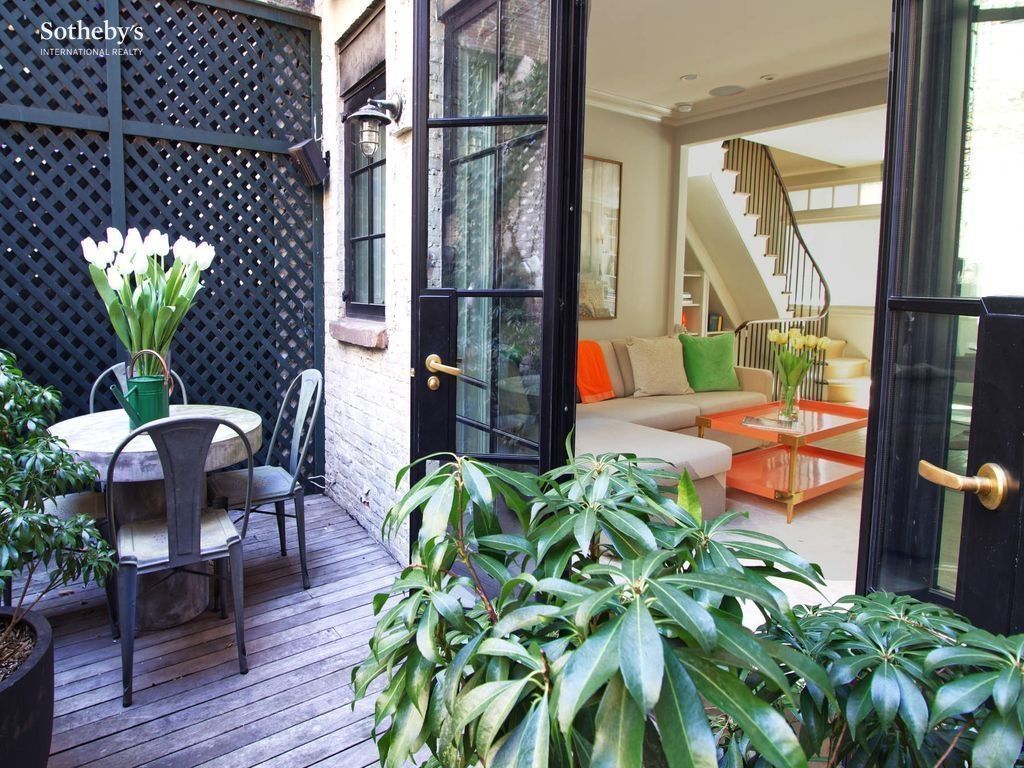 3 Bedroom 2.5 Bath Townhouse 2,400 Sq Ft in New York