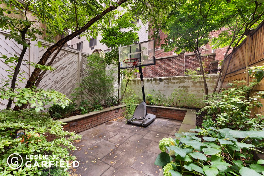 6 Bedroom 6 Bath Townhouse 3,700 Sq Ft in New York