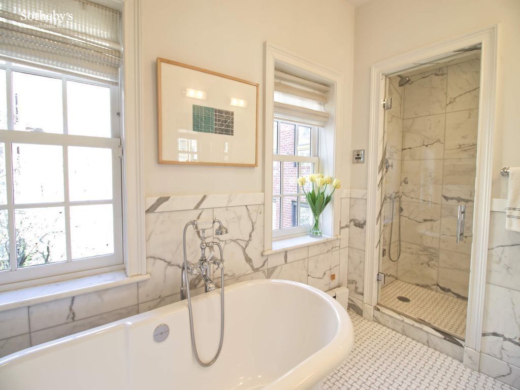 3 Bedroom 2.5 Bath Townhouse 2,400 Sq Ft in New York