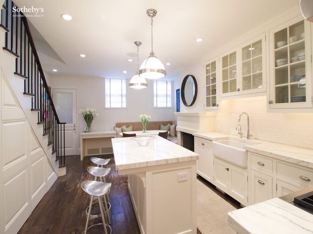 3 Bedroom 2.5 Bath Townhouse 2,400 Sq Ft in New York