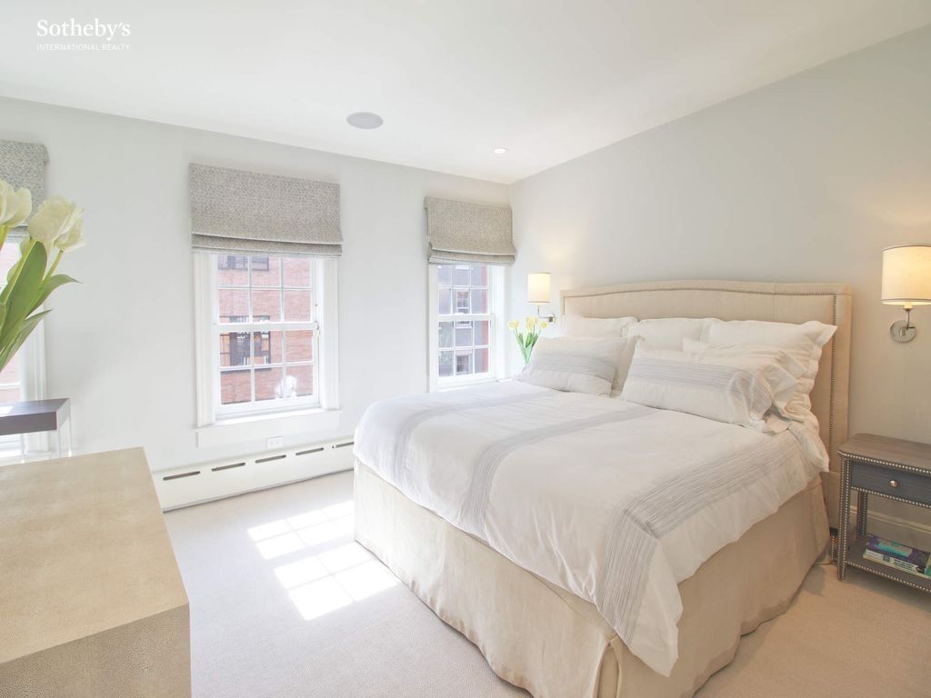 3 Bedroom 2.5 Bath Townhouse 2,400 Sq Ft in New York