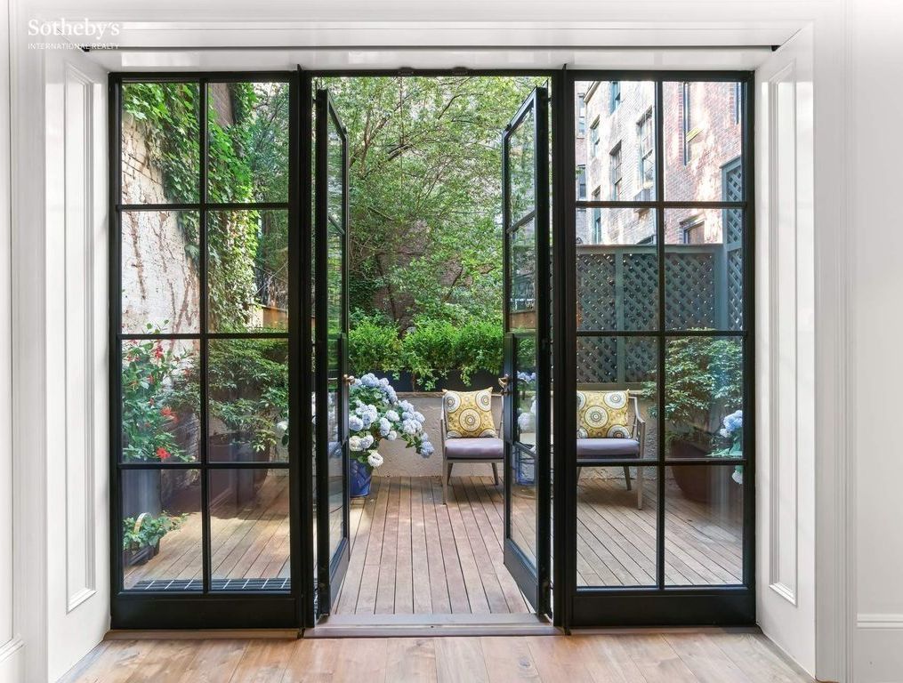 3 Bedroom 2.5 Bath Townhouse 2,400 Sq Ft in New York