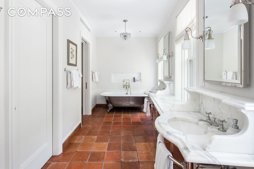 6 Bedroom 10 Bath Townhouse 4,875 Sq Ft in New York