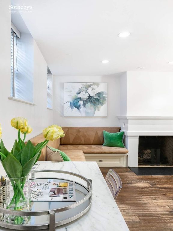 3 Bedroom 2.5 Bath Townhouse 2,400 Sq Ft in New York