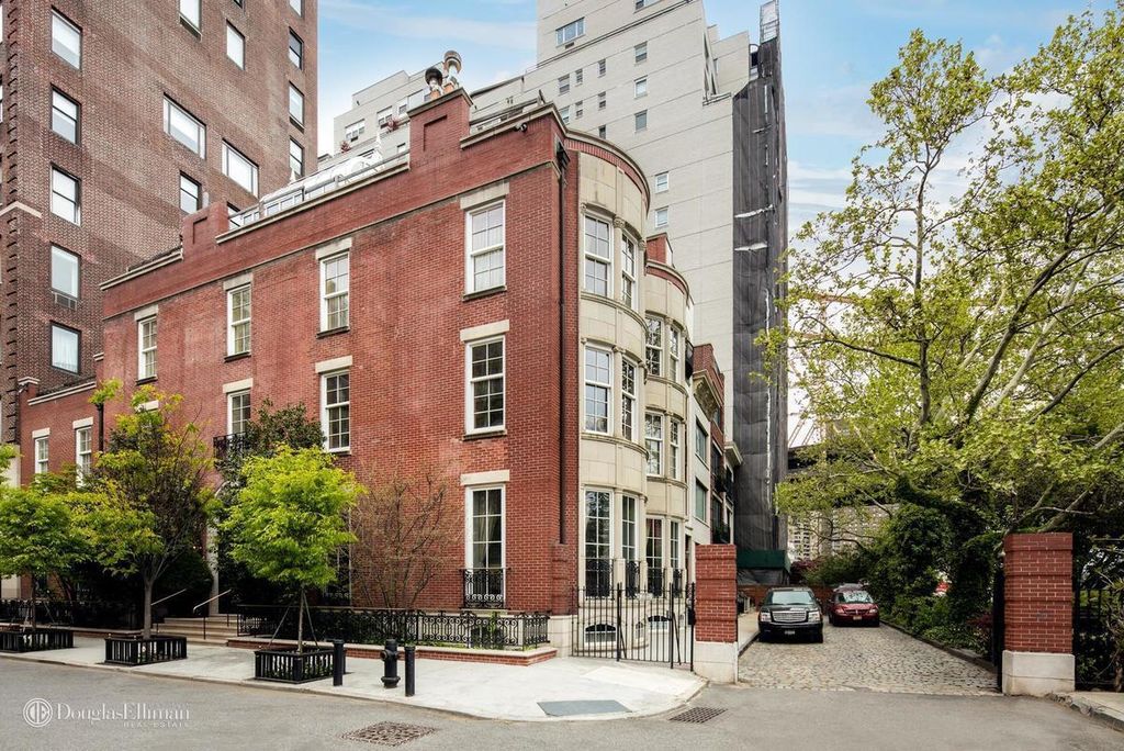 4 Bedroom 5 Bath Townhouse 4,400 Sq Ft in New York