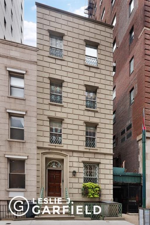 6 Bedroom 6 Bath Townhouse 3,700 Sq Ft in New York