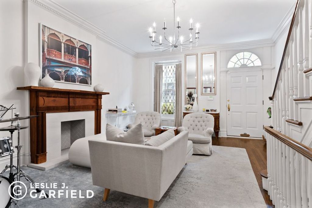 6 Bedroom 6 Bath Townhouse 3,700 Sq Ft in New York