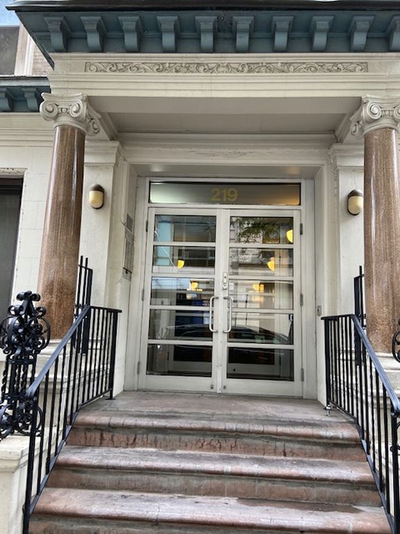 3 Bedroom 2 Bath Home 1,000 Sq Ft in New York