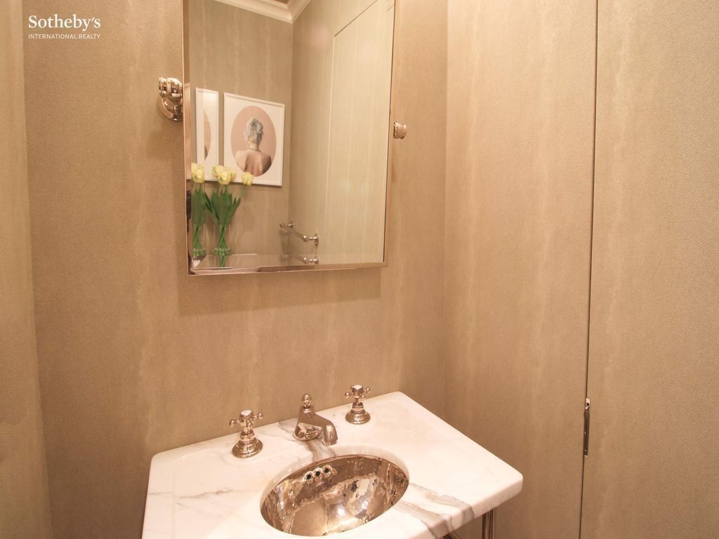 3 Bedroom 2.5 Bath Townhouse 2,400 Sq Ft in New York