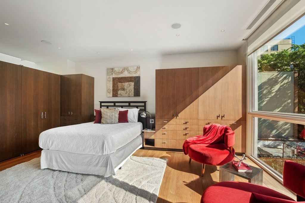 5 Bedroom 4 Bath Townhouse 4,068 Sq Ft in New York