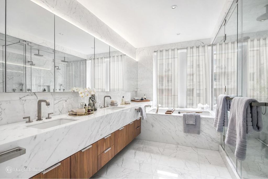 5 Bedroom 4 Bath Townhouse 4,334 Sq Ft in New York