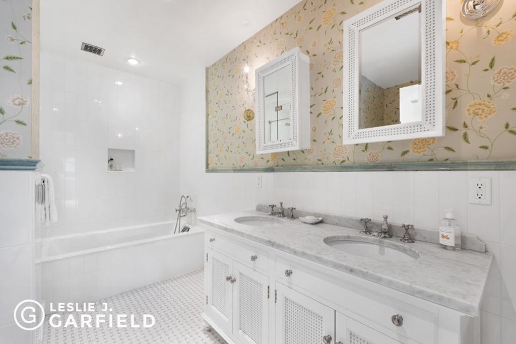 6 Bedroom 6 Bath Townhouse 3,700 Sq Ft in New York