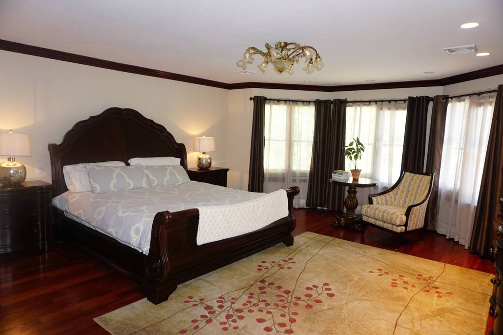 6 Bedroom Property in ZIP 10308 | High ROI Investment Opportunity Near NYC
