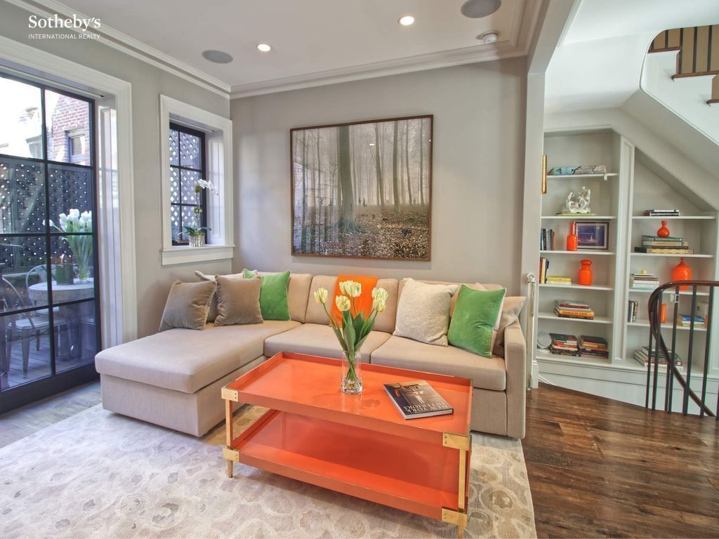 3 Bedroom 2.5 Bath Townhouse 2,400 Sq Ft in New York