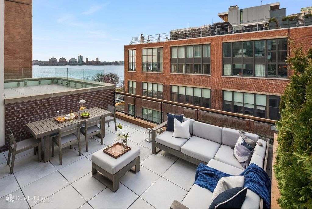 5 Bedroom 4 Bath Townhouse 4,334 Sq Ft in New York