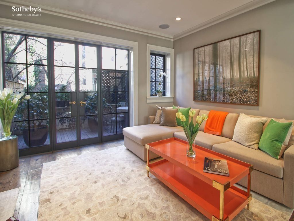 3 Bedroom 2.5 Bath Townhouse 2,400 Sq Ft in New York
