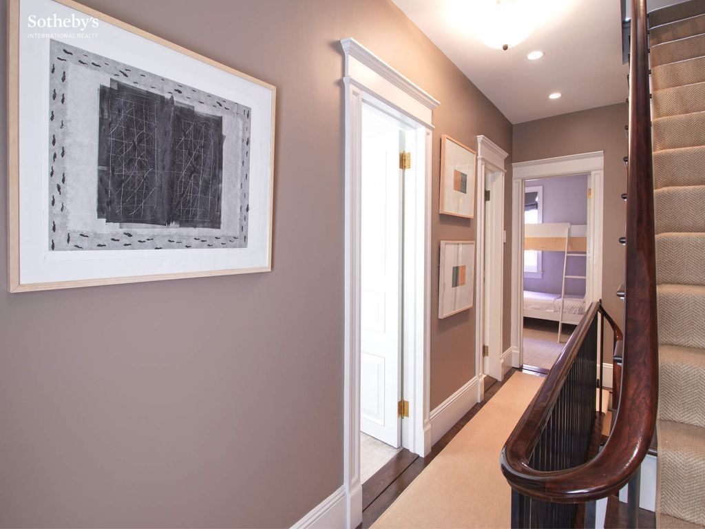 3 Bedroom 2.5 Bath Townhouse 2,400 Sq Ft in New York
