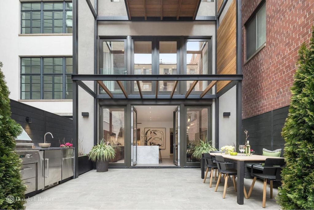 5 Bedroom 4 Bath Townhouse 4,334 Sq Ft in New York