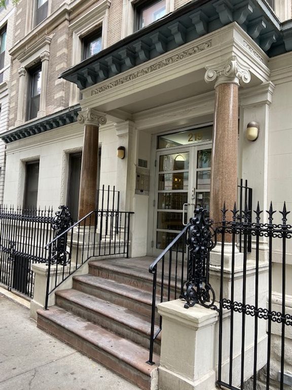 3 Bedroom 2 Bath Home 1,000 Sq Ft in New York